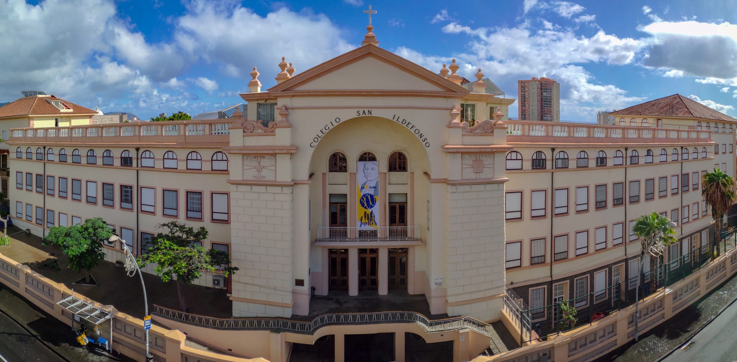 Fachada La Salle San Ildefonso