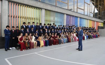 Álbum de fotos de la Ceremonia de imposición de insignias de la 77ª Promoción